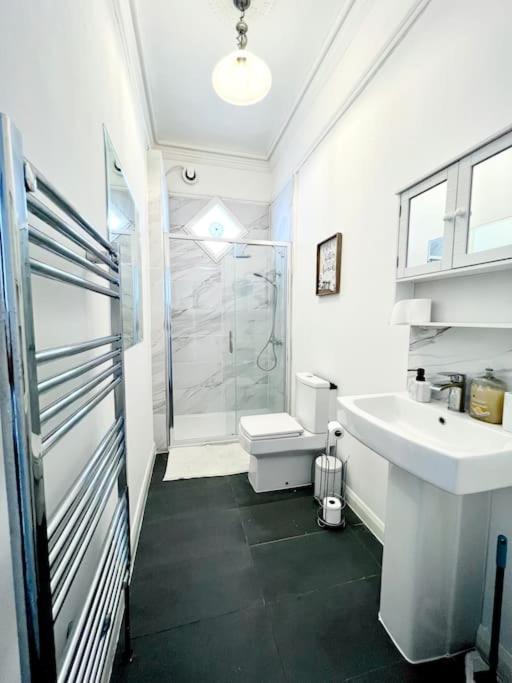 Flat 4 Marine Parade House, 1 East Cliff- Next To Dover Port, White Cliffs, Beach, Castle מראה חיצוני תמונה