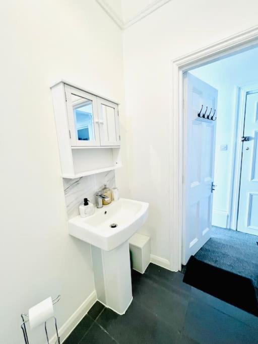 Flat 4 Marine Parade House, 1 East Cliff- Next To Dover Port, White Cliffs, Beach, Castle מראה חיצוני תמונה